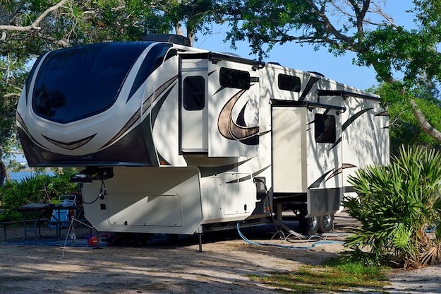 RV Camping trailer 3 pb
