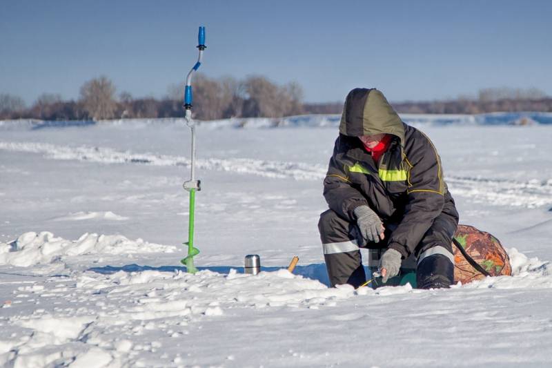 fisherman-overalls-on-winter-fishing-catches | ice fishing rods