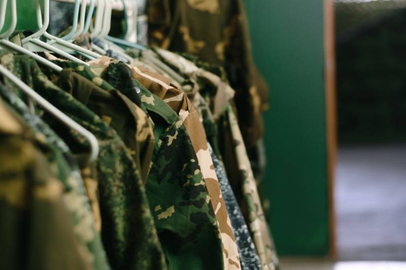 camouflage-clothing-hanging-on-hangers-room | best coyote hunting clothes