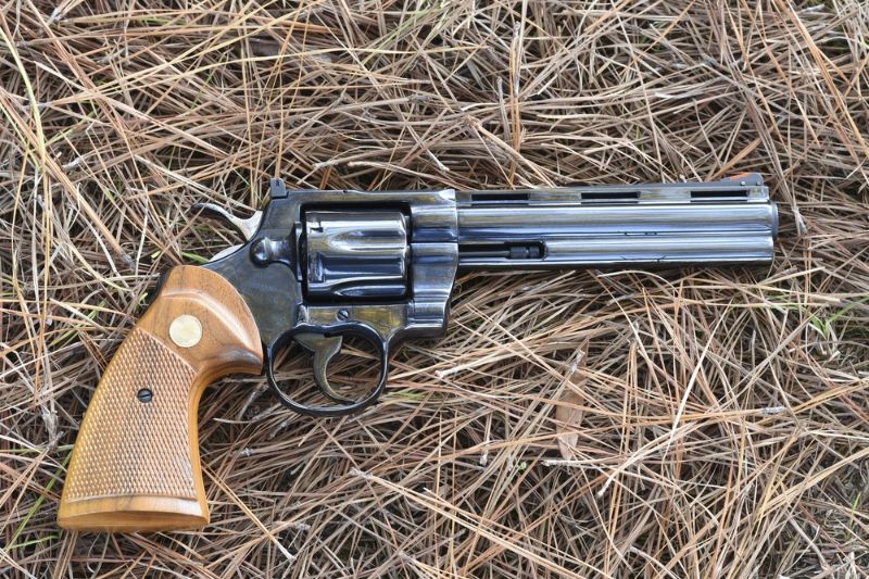 357-magnum-black-revolver-wood-handle-| 357 revolver
