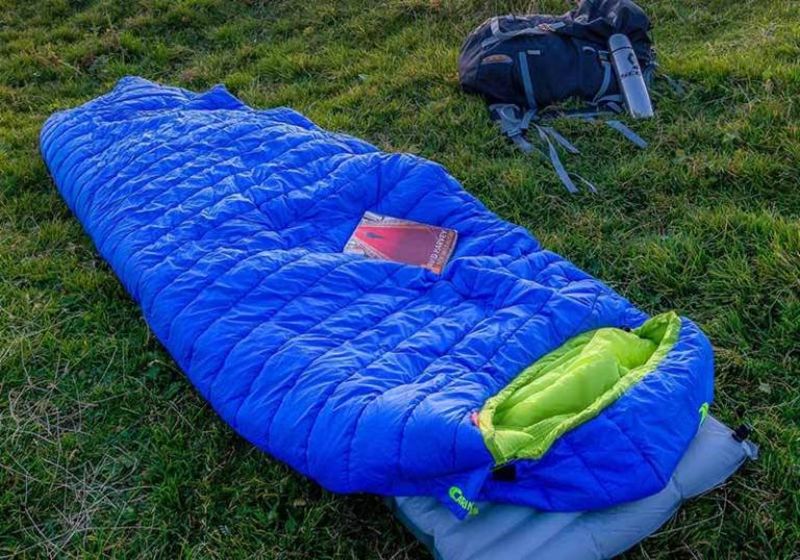 sleeping-bag-on-grass | sleeping bag