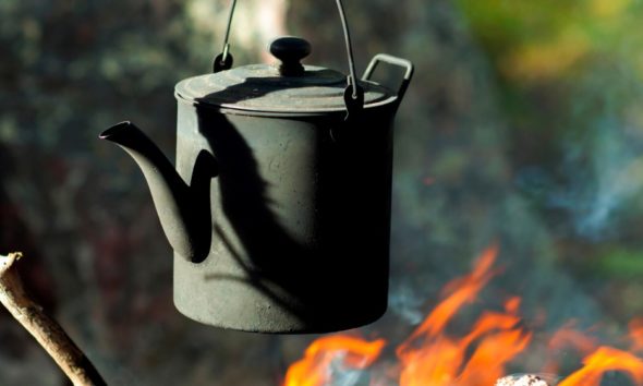 boiling hot water kettle on bonfire | How To Boil Water For Survival | featured